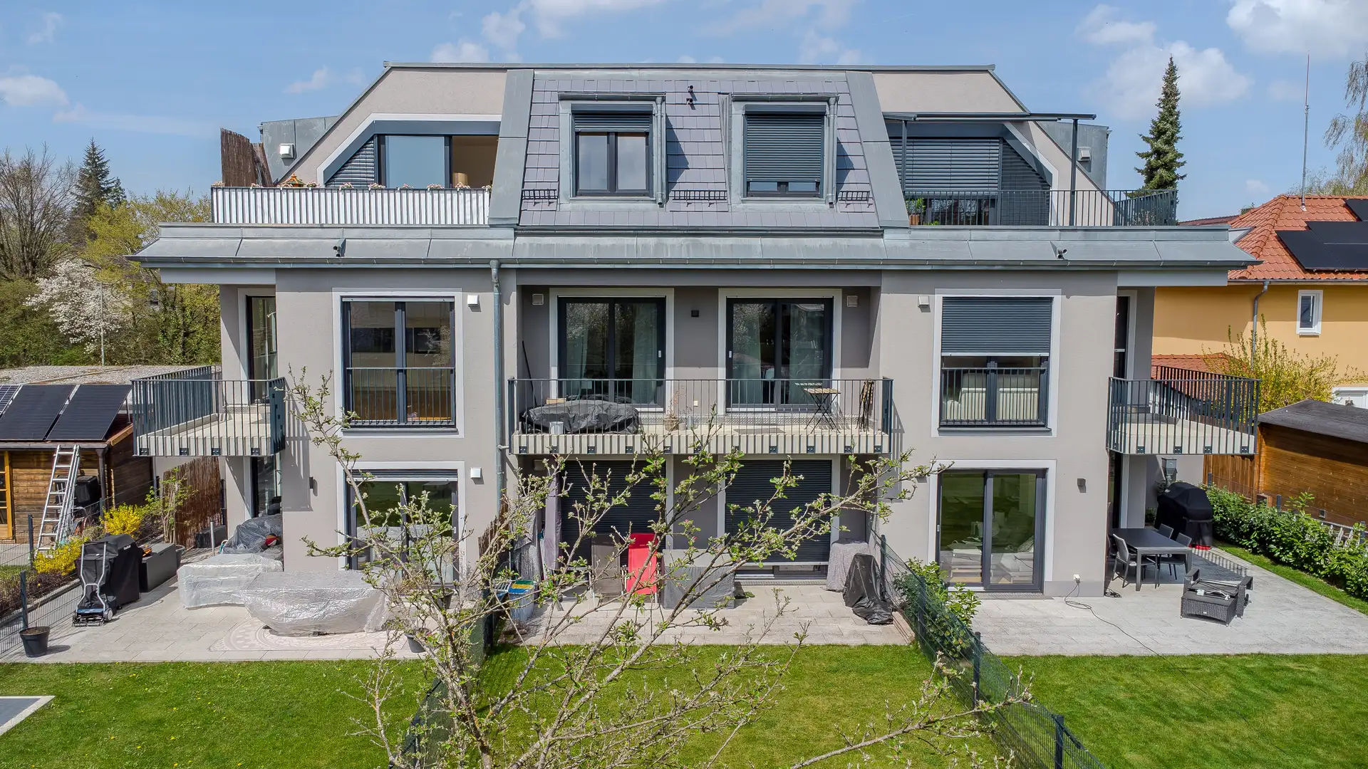 Wohnhaus mit Garten und Nachbargrundstücken in einer gewachsenen Lage in München-Waldtrudering