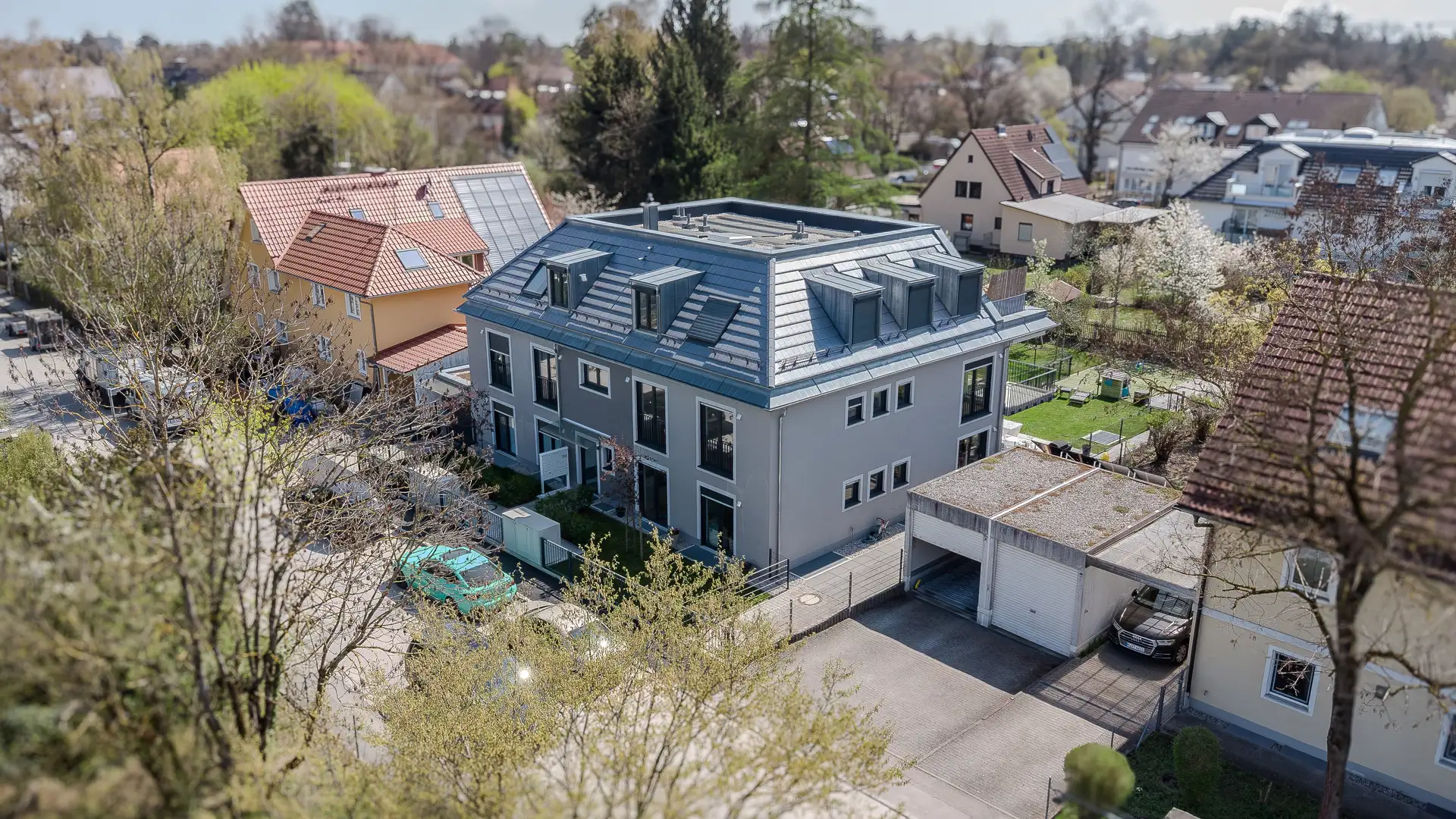 Luftaufnahme eines von Heimkraft vermarkteten Wohnhauses in seiner Nachbarschaft in Waldtrudering